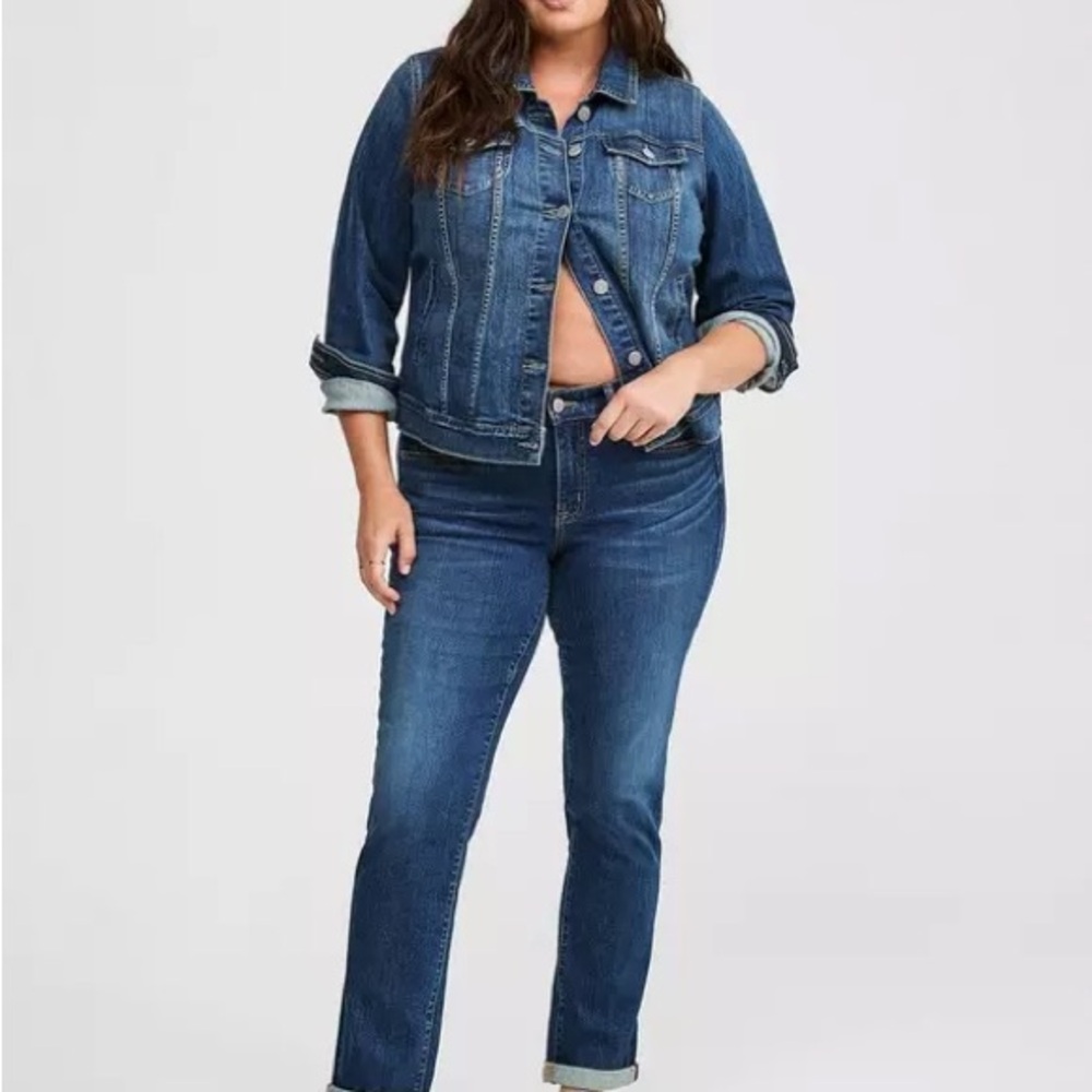 Torrid Perfect Boyfriend Mid-Rise Dark Wash Jean Size 26 Short